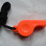 Оранжевый безшариковый спасательный свисток армейского типа с нейлоновым шнурком Rothco G.I. Style Safety Whistle 8302 - Свисток спасательный со шнуром оранжевый Rothco G.I. Style Safety Whistle 8302